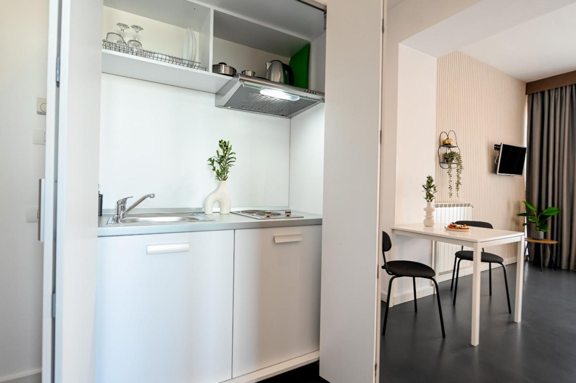 Urban Elegance - Stylish Central Accommodation Bucharest Room photo