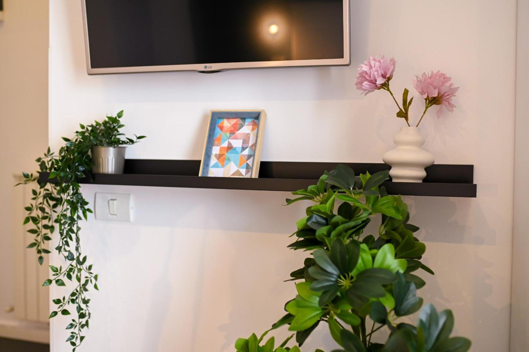 Urban Elegance - Stylish Central Accommodation Bucharest Room photo