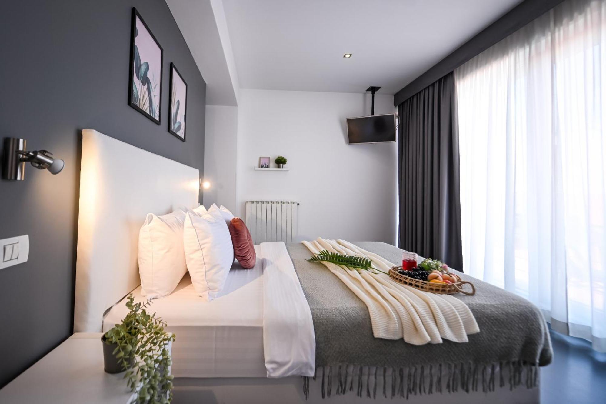 Urban Elegance - Stylish Central Accommodation Bucharest Room photo