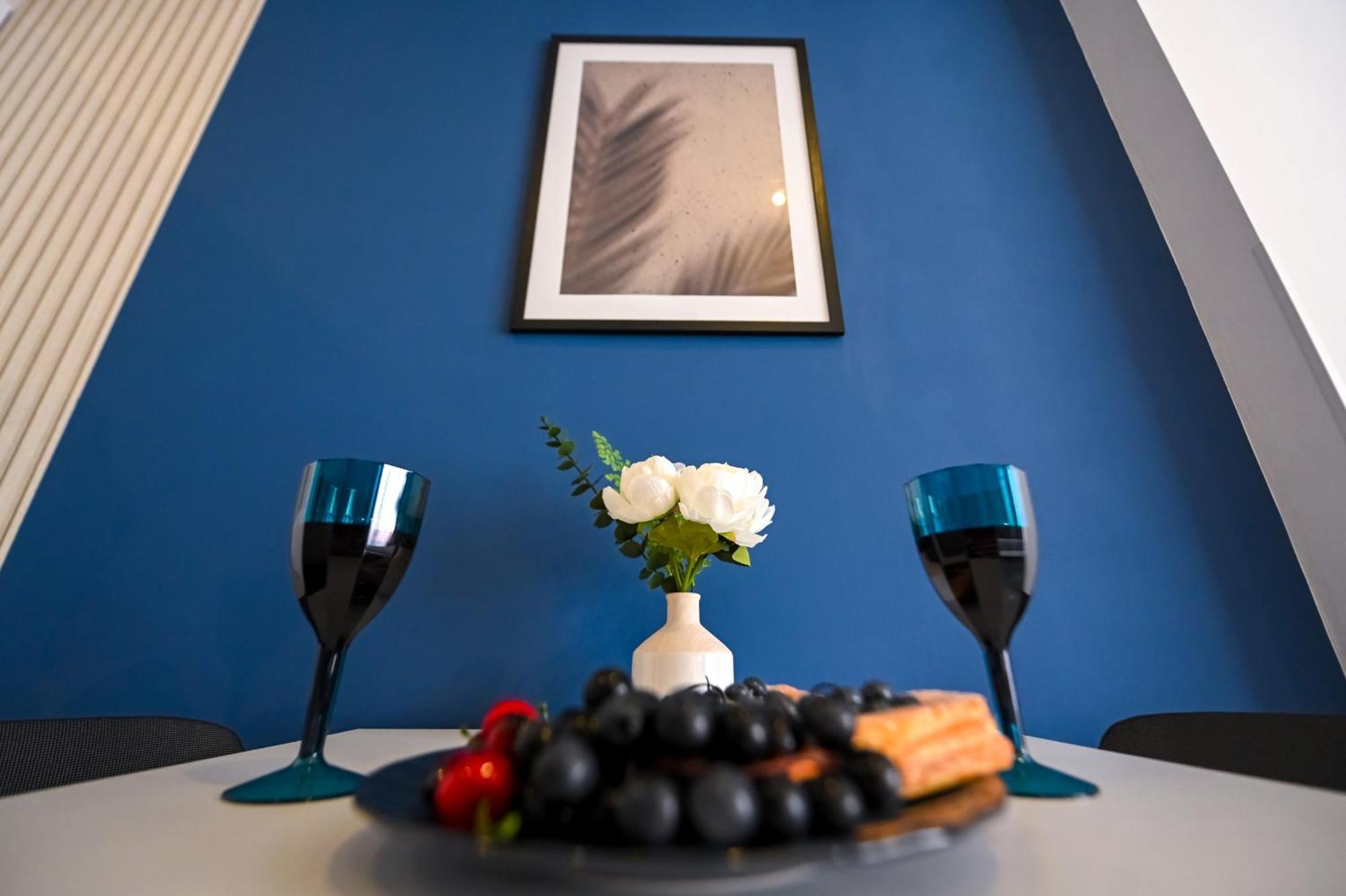 Urban Elegance - Stylish Central Accommodation Bucharest Room photo