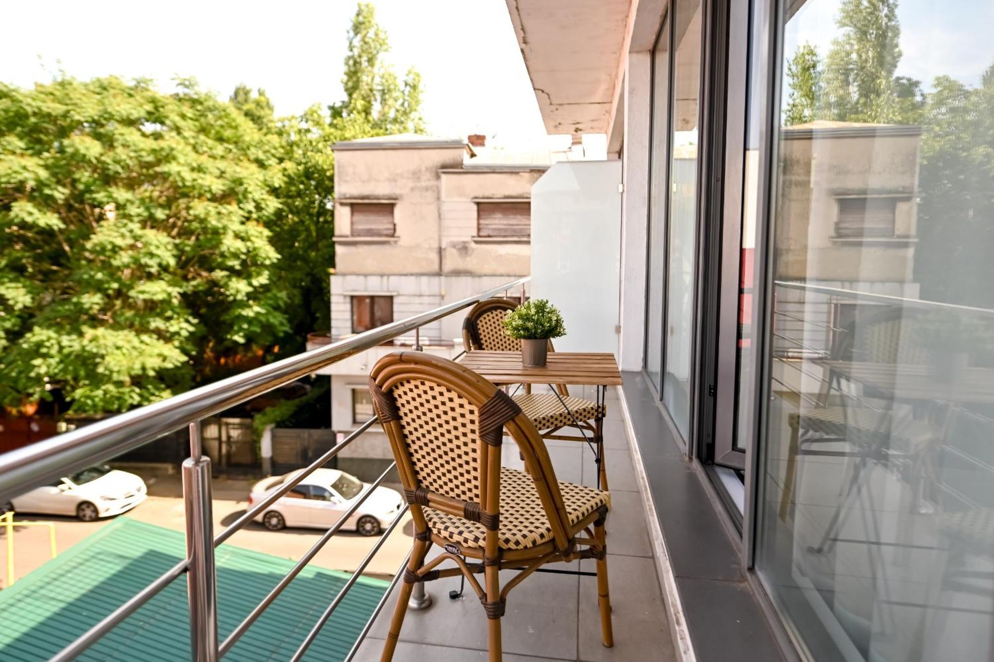 Urban Elegance - Stylish Central Accommodation Bucharest Exterior photo