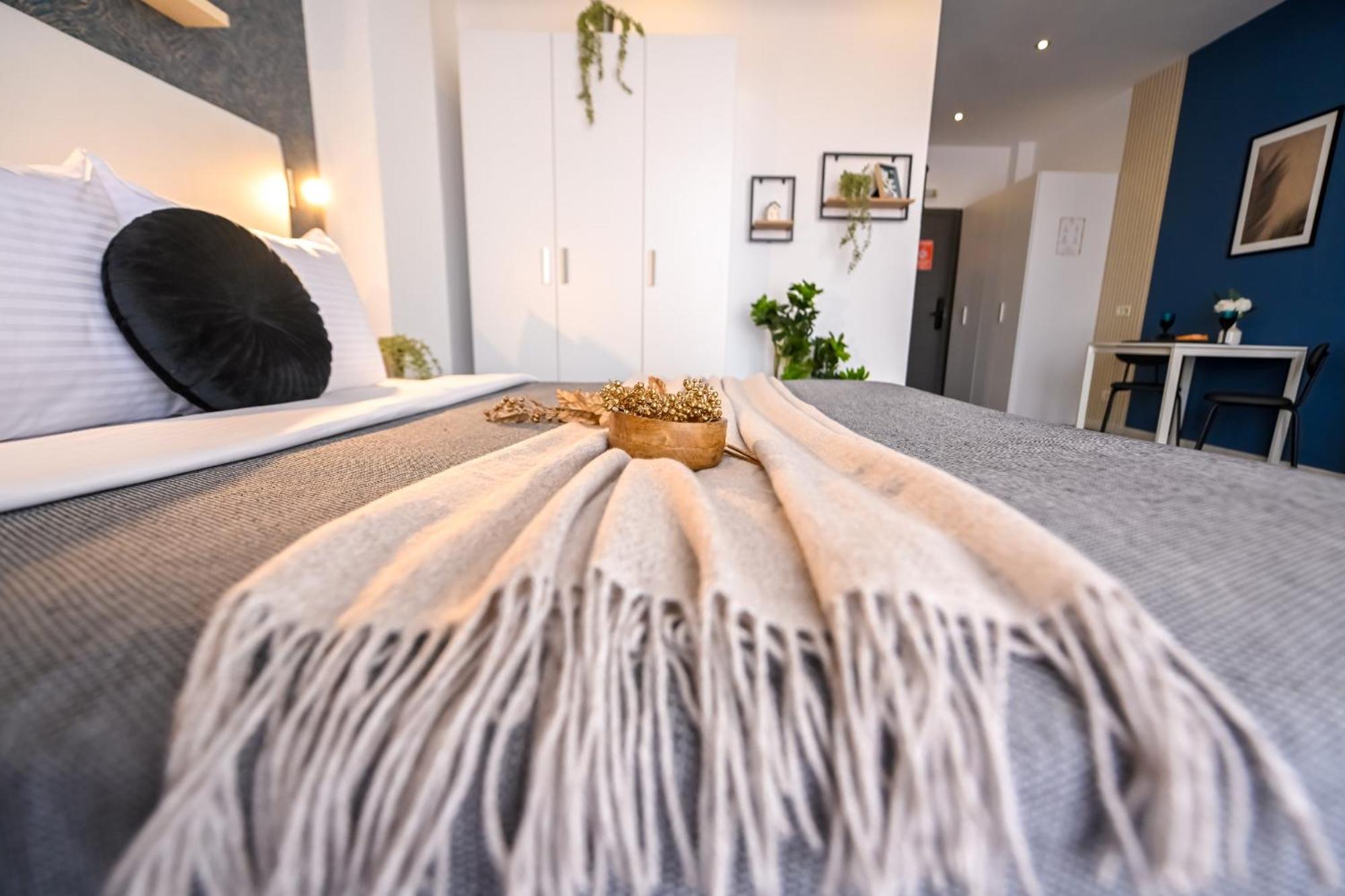 Urban Elegance - Stylish Central Accommodation Bucharest Room photo
