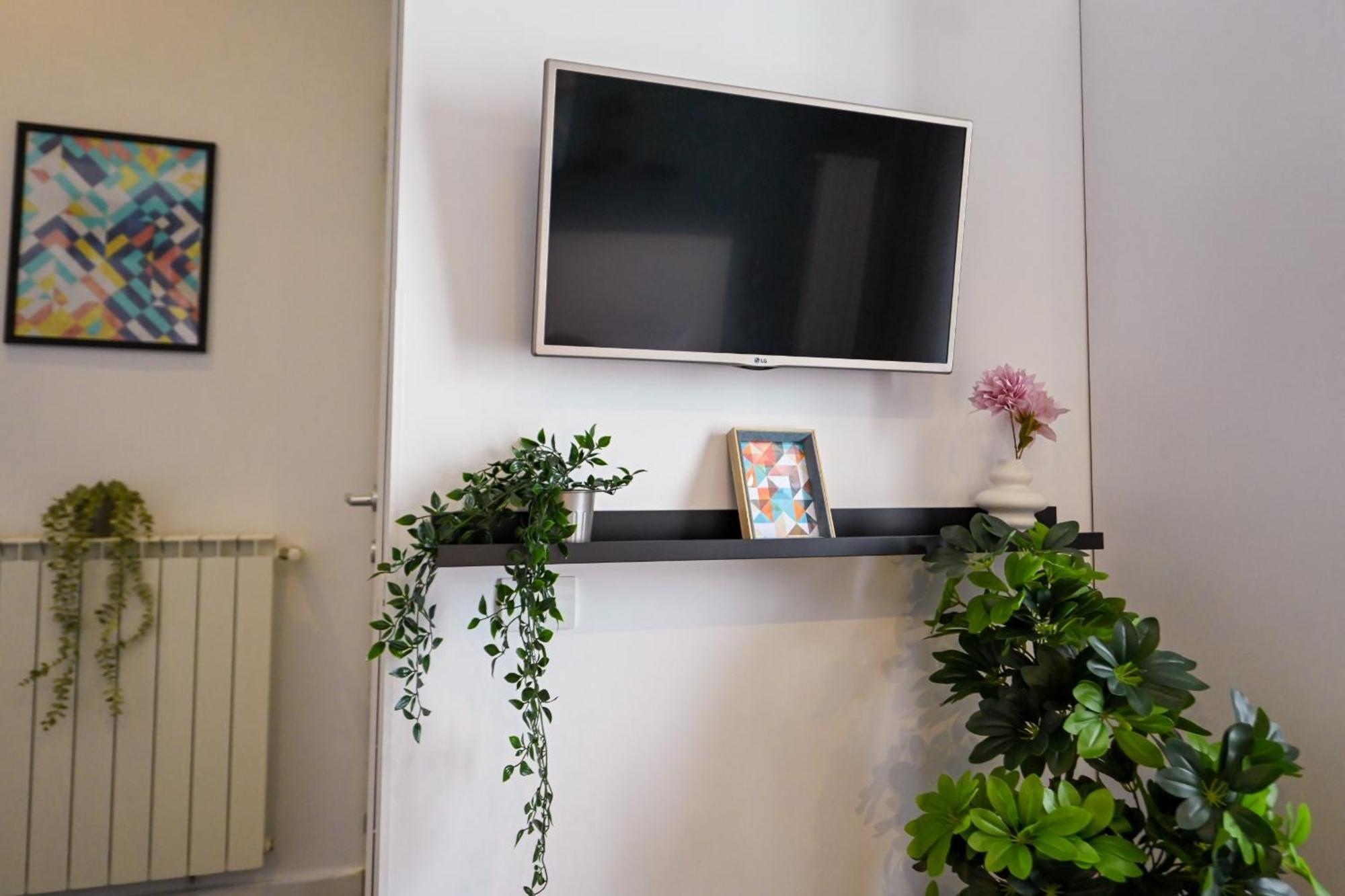 Urban Elegance - Stylish Central Accommodation Bucharest Room photo