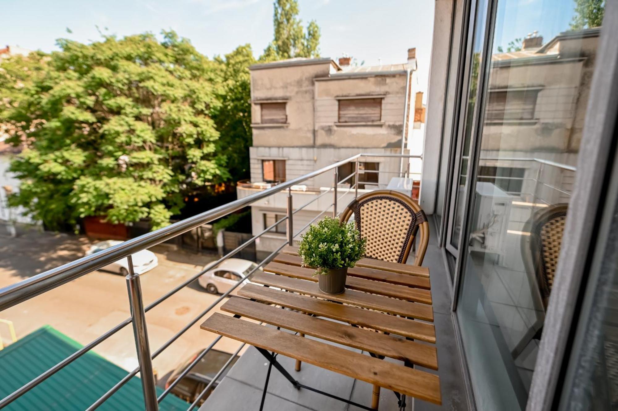 Urban Elegance - Stylish Central Accommodation Bucharest Exterior photo