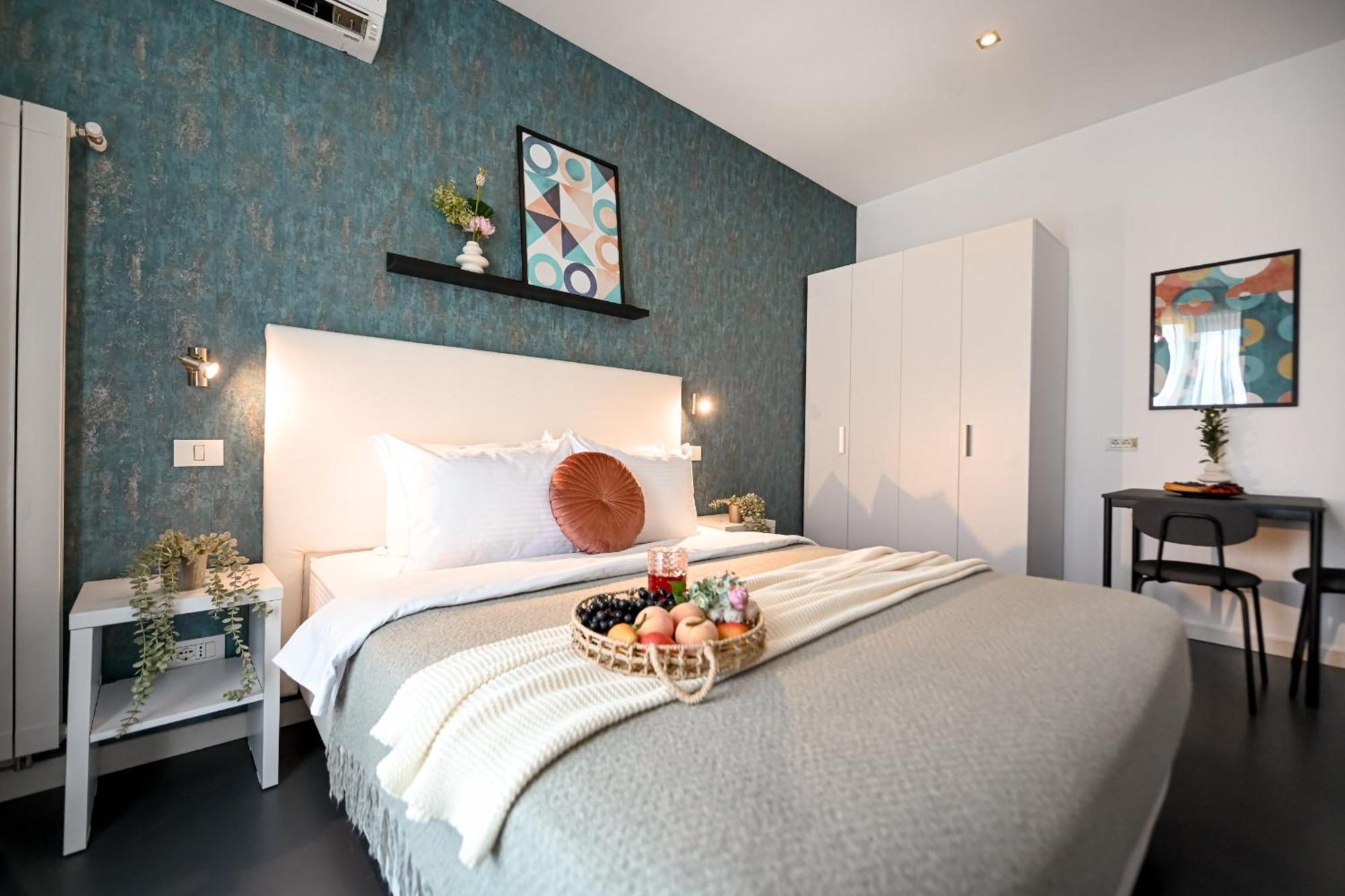 Urban Elegance - Stylish Central Accommodation Bucharest Room photo